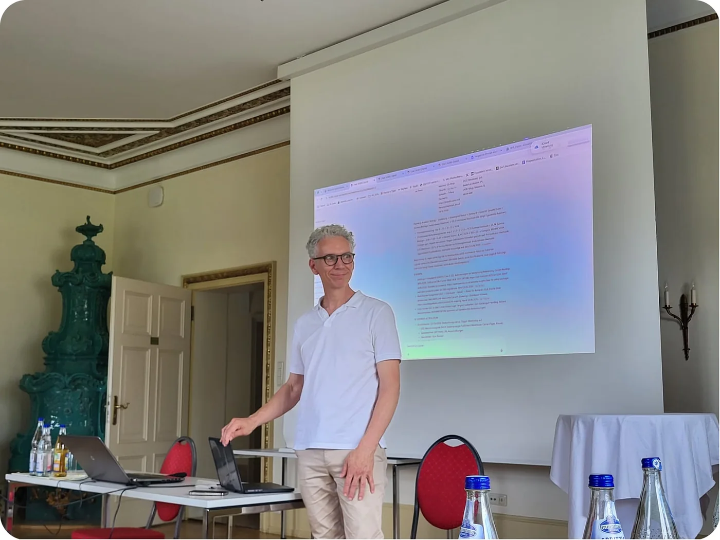 Praxisbeispiel zu KI-Agenten beim LOGO Summit